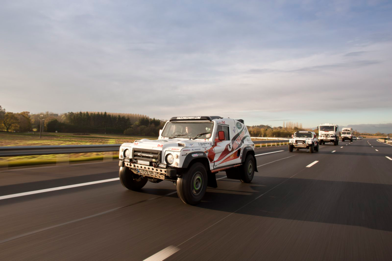 Illustration for article titled Land Rover-Sponsored Race2Recovery Sets Sail To Dakar